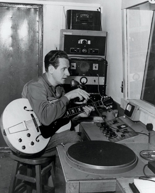 Les_Paul_with_Guitar.jpg