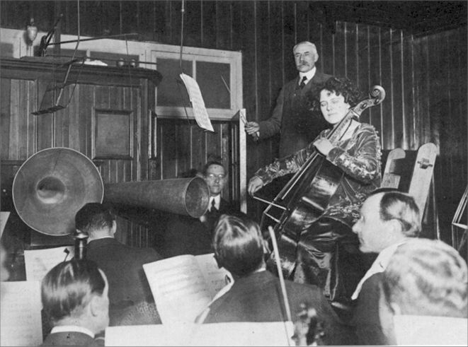 Elgar-Beatrice-Harrison-HMV-November1920.jpg